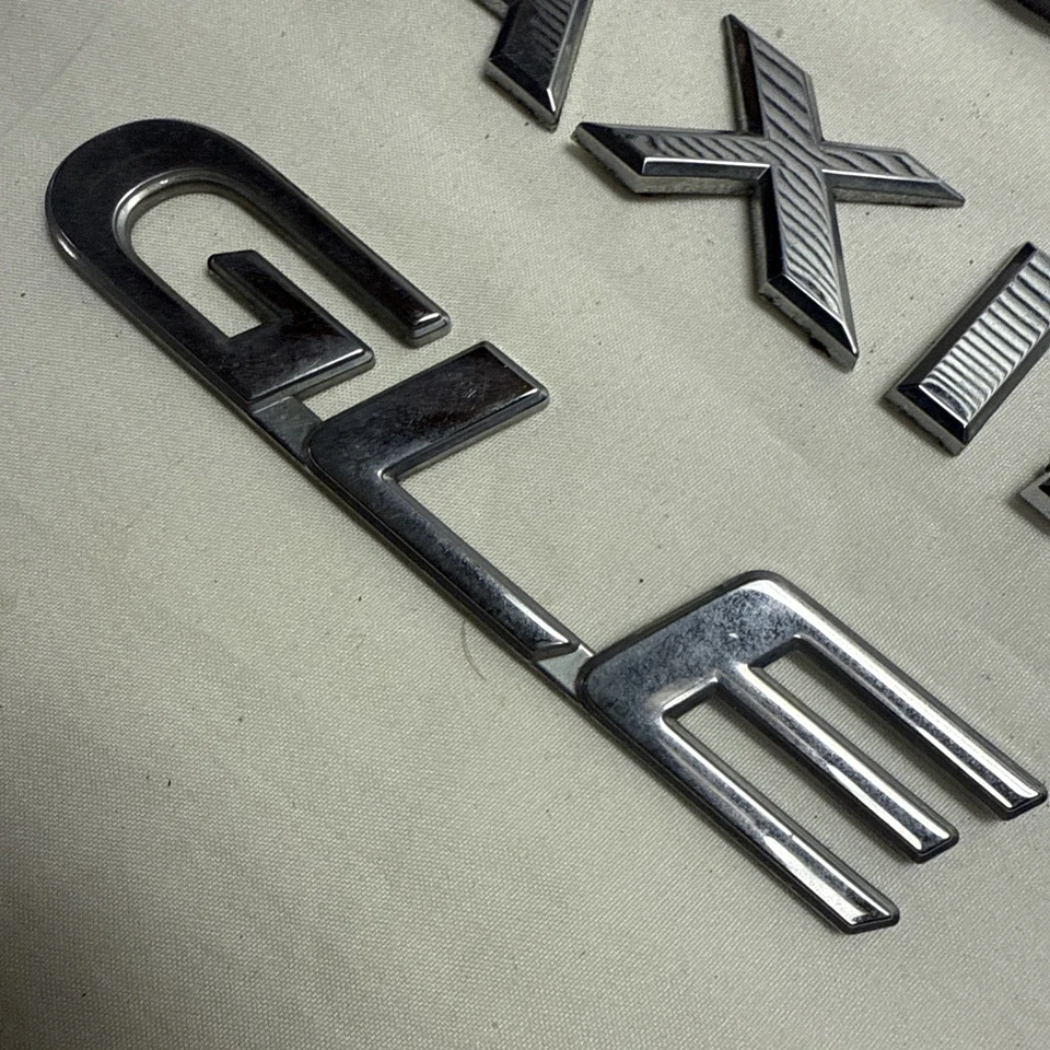 OEM 2000 2001 NISSAN MAXIMA GLE TRASERO CROMO EMBLEMA INSIGNIA CONJUNTO LOGOTIPO Foto 4 de 4