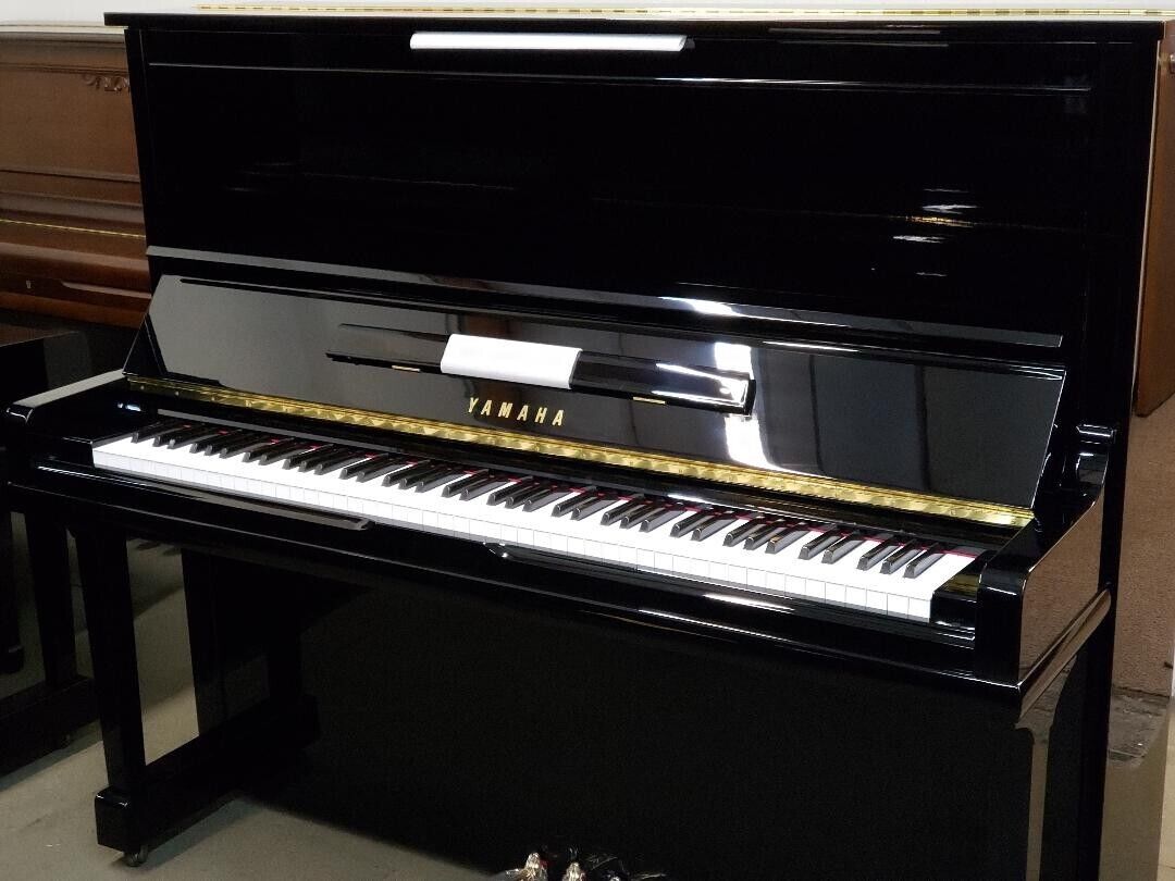 Yamaha U3 / U30 , 1989 Upright Piano 52 Yamaha U3 / U30 , 1989 Upright Piano 52