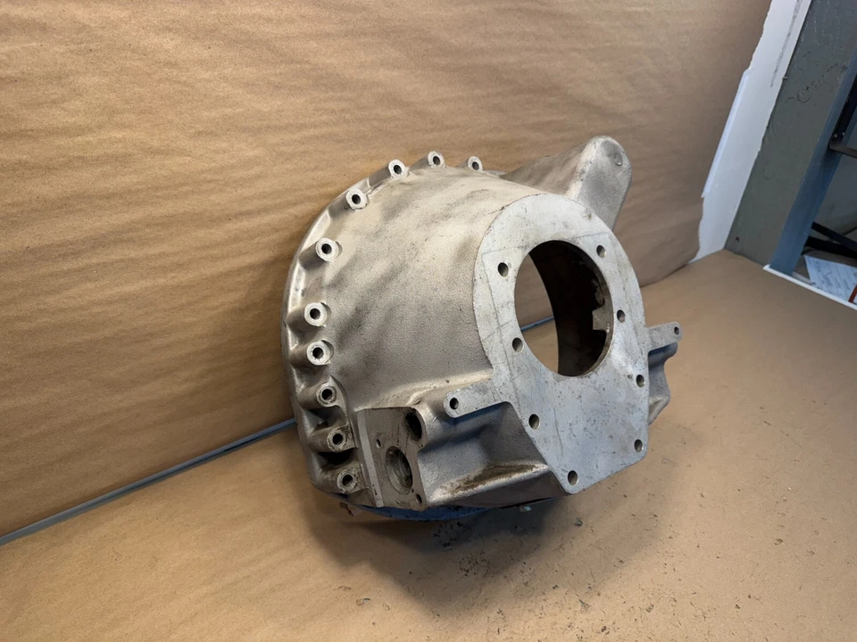 Carcasa campana embrague caja musgo aluminio Jaguar XK120 XK140 XK150 OEM PN C5068 Foto 2 de 4