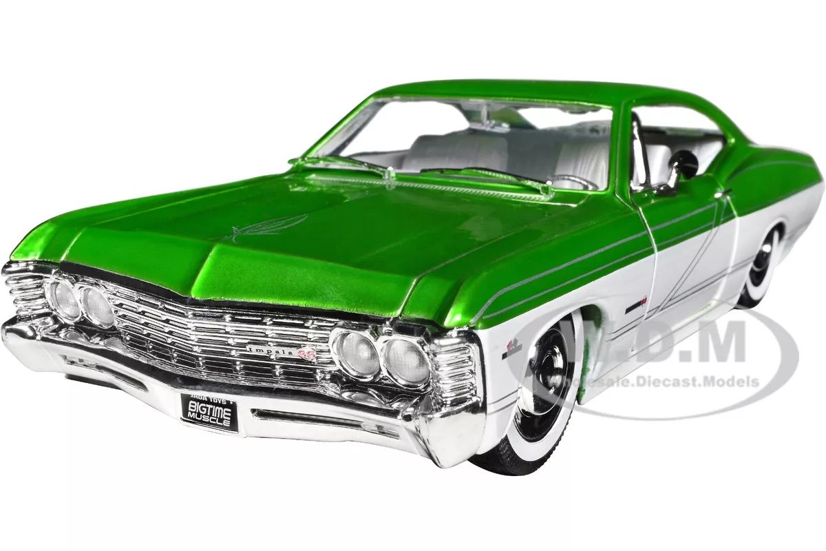 1967 CHEVROLET IMPALA SS GREEN WHITE 1 24 DIECAST MODEL CAR BY