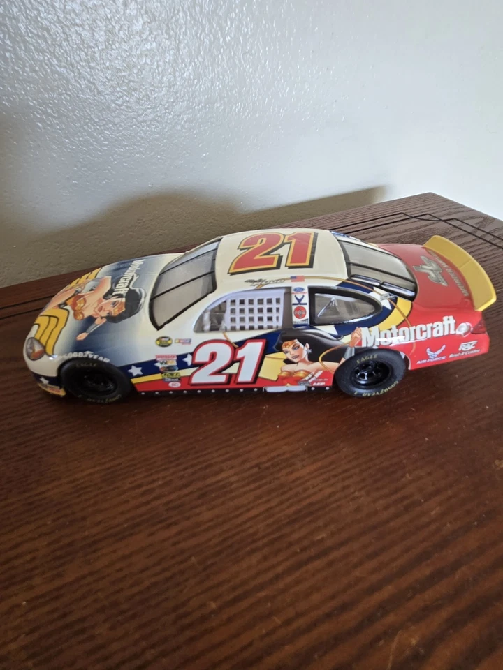 Nascar 1:24 Ricky Rudd #21 Wonder Woman Motorcraft Ford Taurus 2004 sin caja Foto 4 de 4