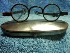GEORGE III: 1800 RARE LONDON  ROUND STEEL READING GLASSES AND "CLAM SHELL" CASE!