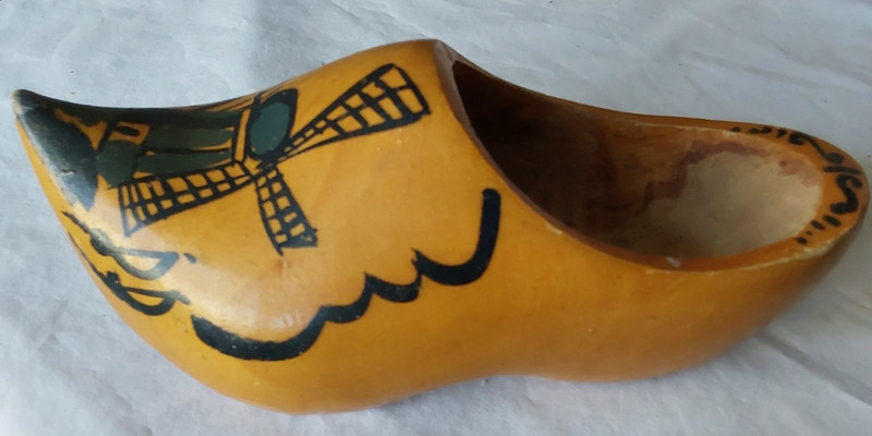 NICE VINTAGE DUTCH KLOMPEN (WOODEN SHOE)  WITH WALL HANGER - USE AS PLANTER