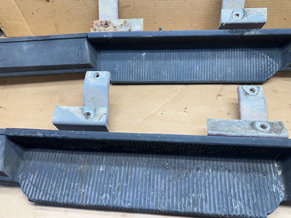 Jeep Wrangler YJ 87-95 peldaños laterales acampanados estribos llamaradas de fábrica OEM Foto 3 de 4