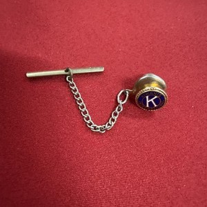 Vintage 10K Leavens Kiwanis International Gold Tone Enamel Lapel Pin 3/8"