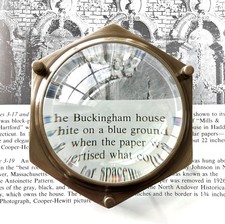 Fermacarte in vetro di ingrandimento decorativo con cornice in ottone oggetto...