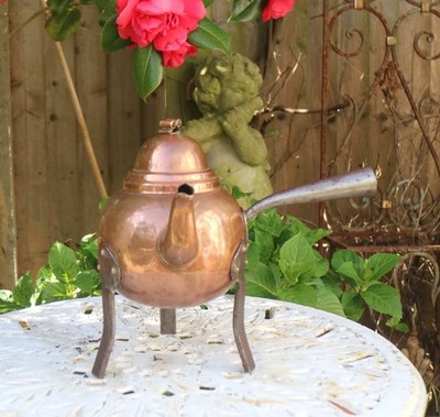 Vintage Schwedische Kupfer Teekanne Kaffeekanne Schokoladenkanne auf drei Beinen