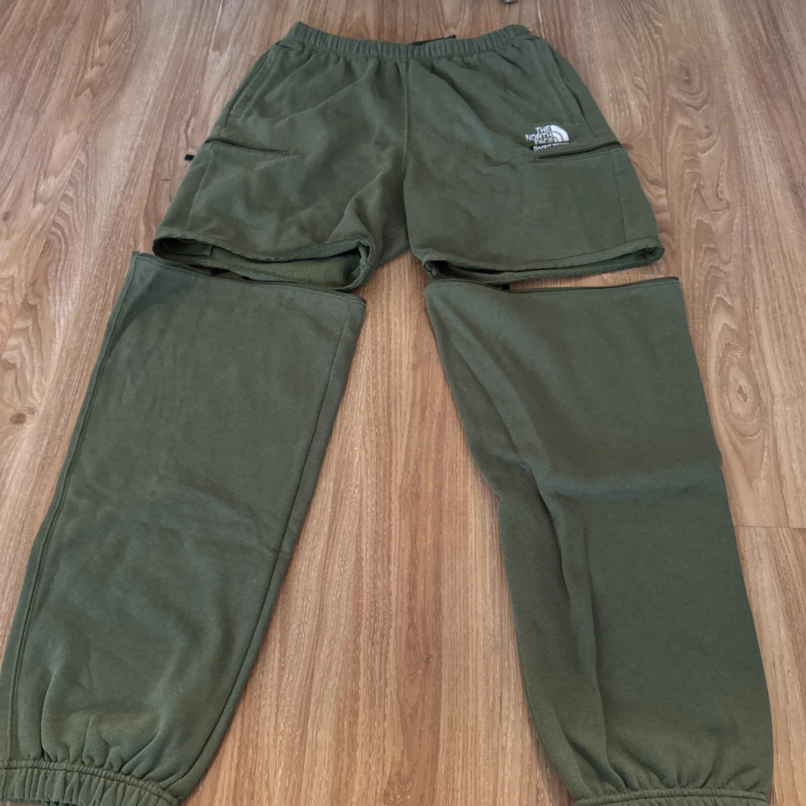 Petit pantalon de survêtement convertible Supreme x The North Face (SS23) kaki