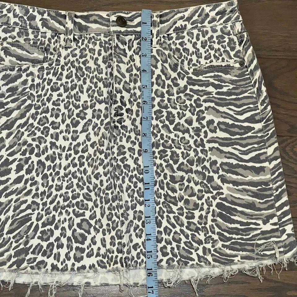 Current/Elliott Snow Leopard Print with fringe Denim Mini Skirt Size 30 - Image 4 of 4