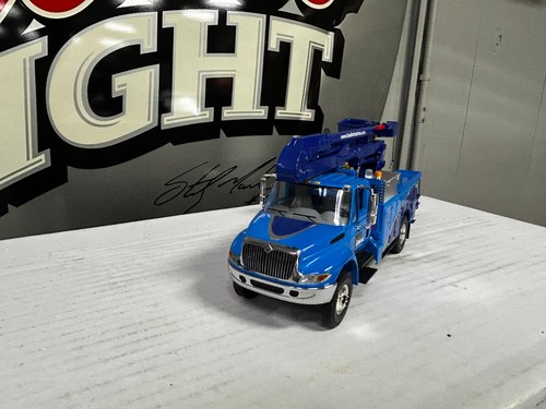 First Gear Ideal Collectible 2009 International 4400 Utility Truck 1:34 Scale - Picture 2 of 12