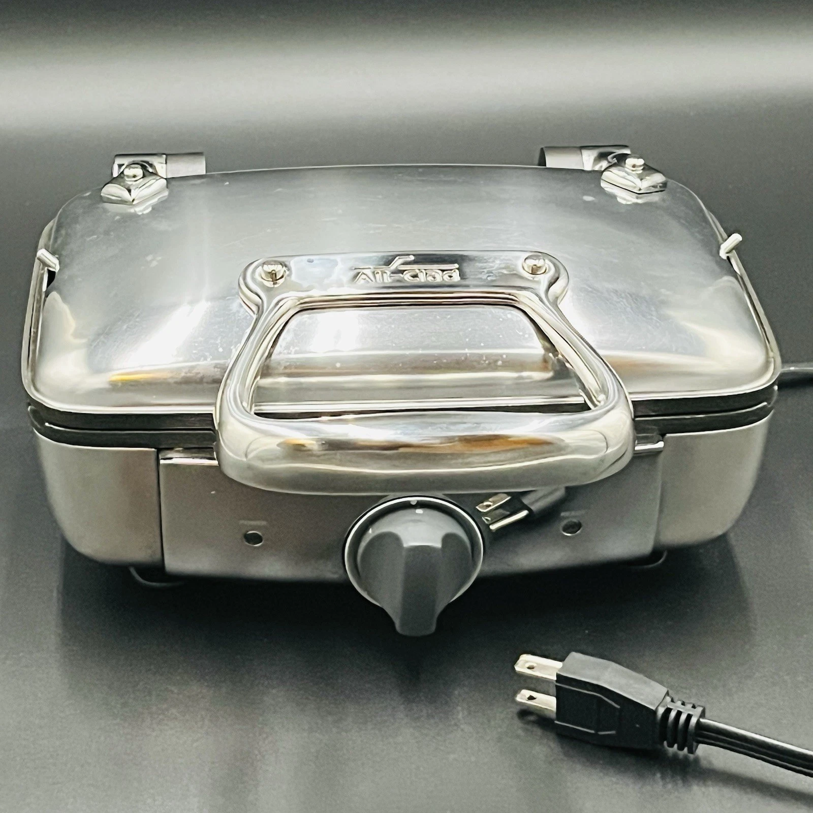 All-Clad Waffler 2 Square Belgian Waffle Maker Model 6061 Tested Working