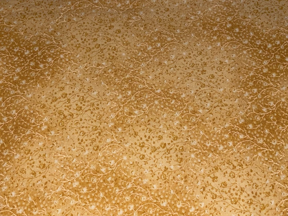 Por 1/2 yarda "Fusions" por Kaufman tono sobre tono pequeño oro amarillo flores enredaderas algodón Foto 2 de 4