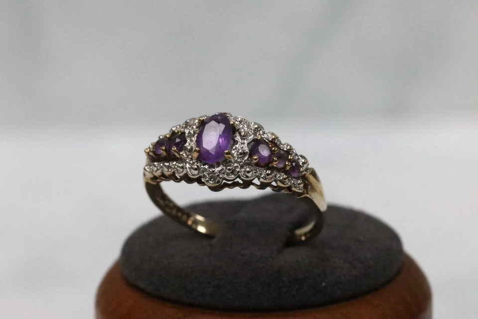 Anillo con racimo de diamantes y amatista de oro amarillo de 9 quilates - talla Q - sello del Reino Unido Foto 2 de 4