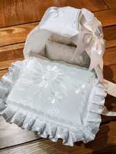 PICCOLA CULLA/LETTINO/PROP PORTA MICRO DISPLAY 6" * RASO BIANCO RICAMATO *