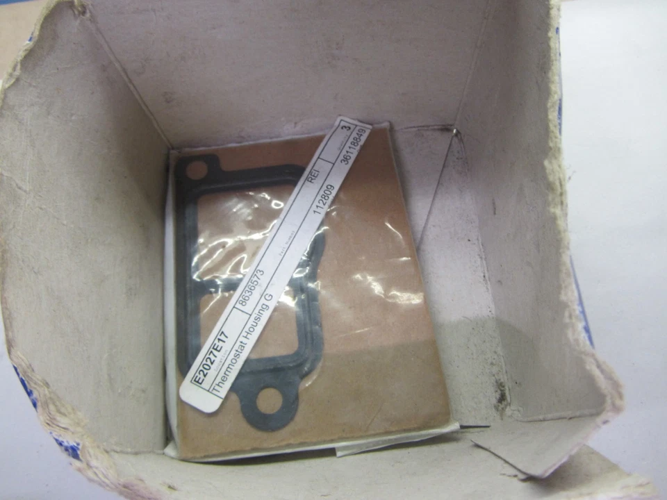 Carcasa de termostato original Volvo solamente, 31219205 Foto 3 de 4