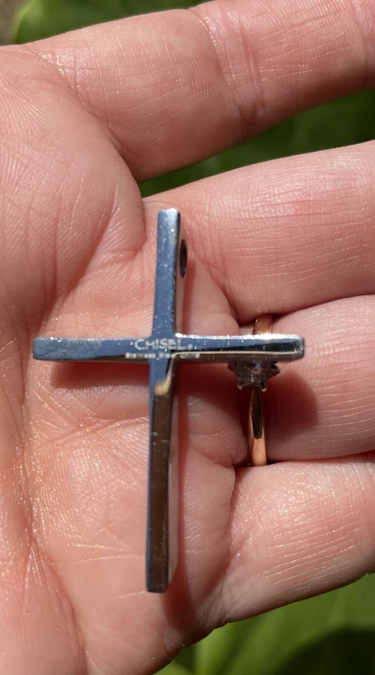 "Colgante cruz cincel acero inoxidable 1,5"" con pedrería hecho en China" Foto 3 de 4