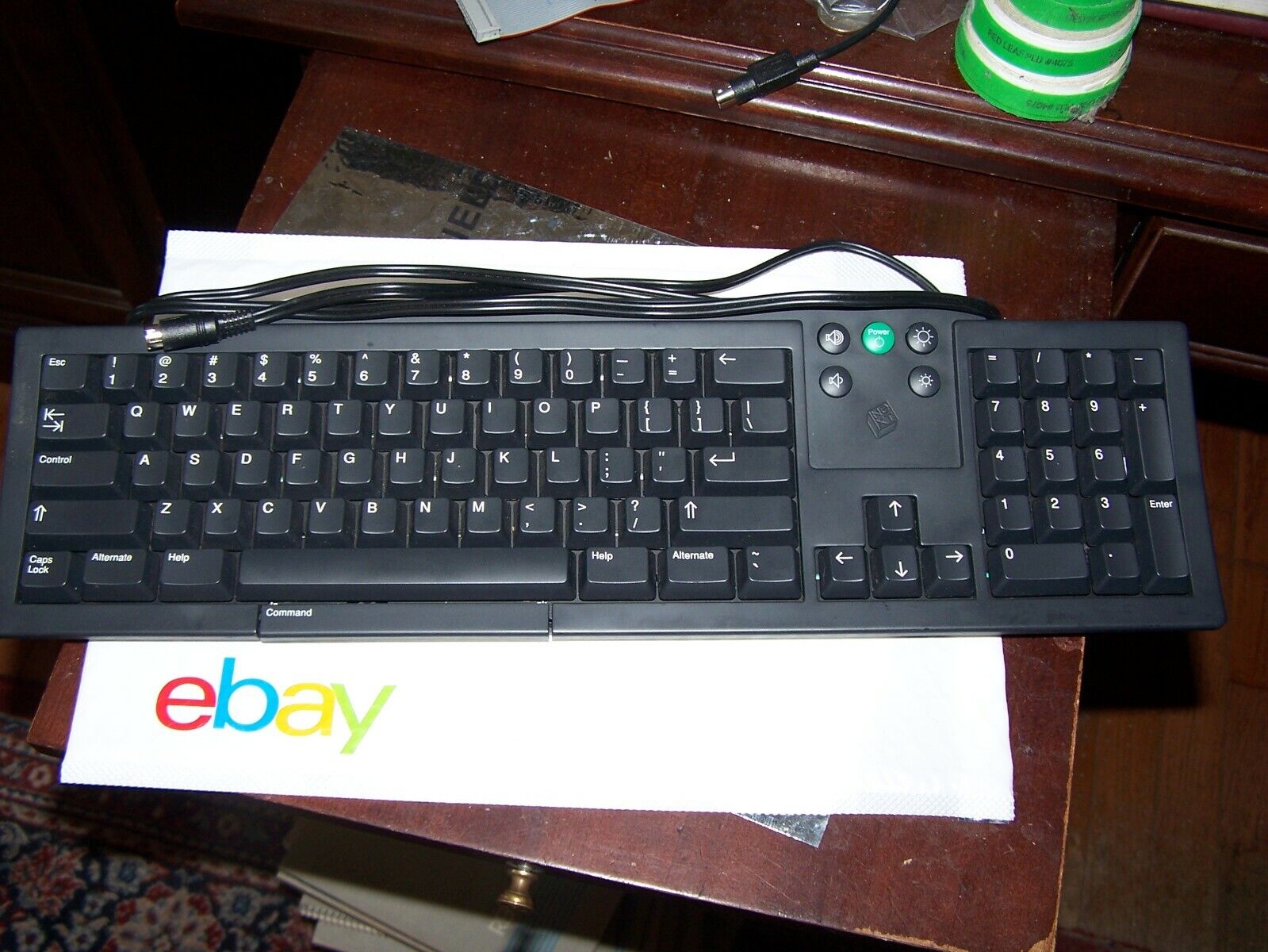 NeXT ADB keyboard model  N8001-3658 with cable