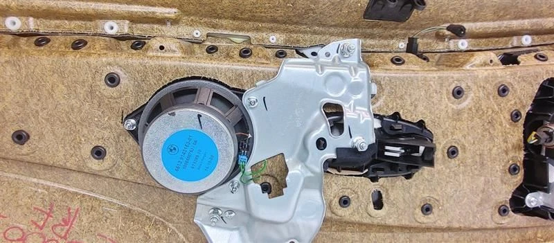 2009 BMW 528I RH FRONT DOOR PANEL - Image 4 of 4