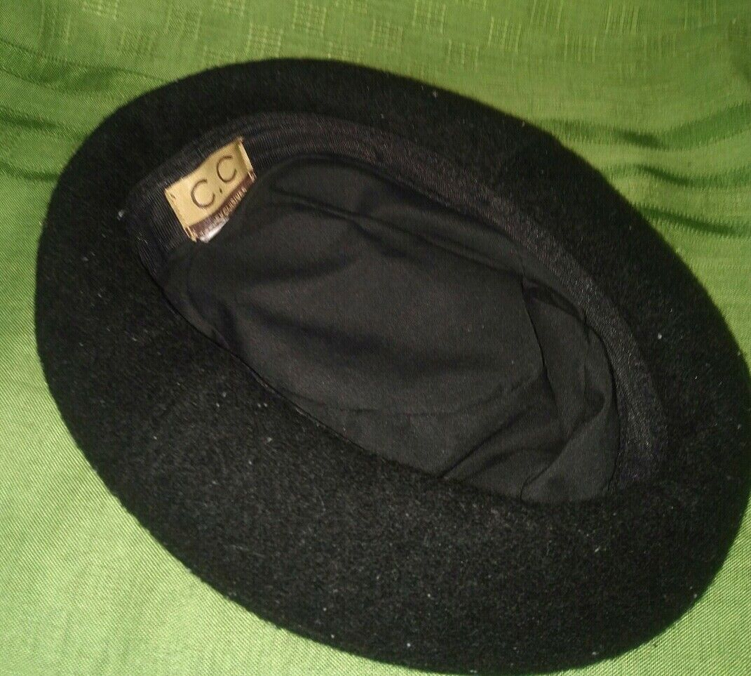 C. C Woman's Vintage Fall/Winter Hat, Black - image 4