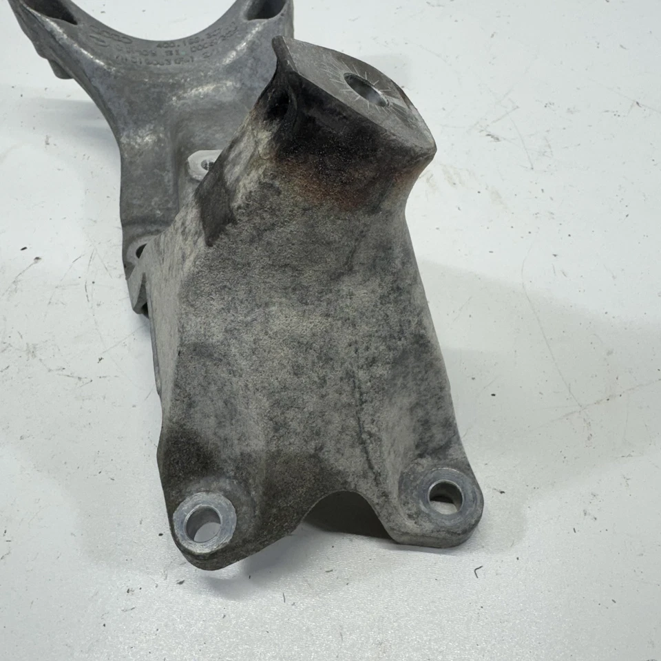 SOPORTE MONTAJE DELANTERO IZQUIERDO AUDI A6 QUATTRO C7 MOTOR 3.0L OEM 2012-2018 Foto 2 de 4