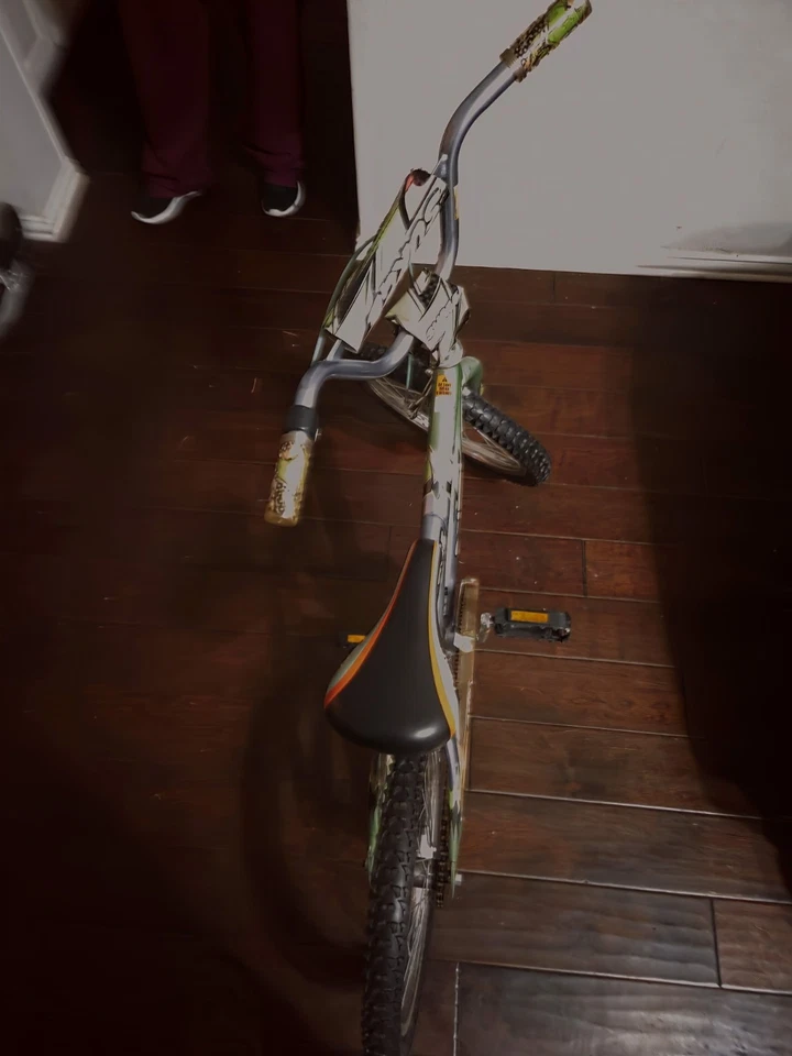 18 英寸车轮自行车男孩绿色浪涌赛车队 dynacraft bmx  — 第 2/4 张图片