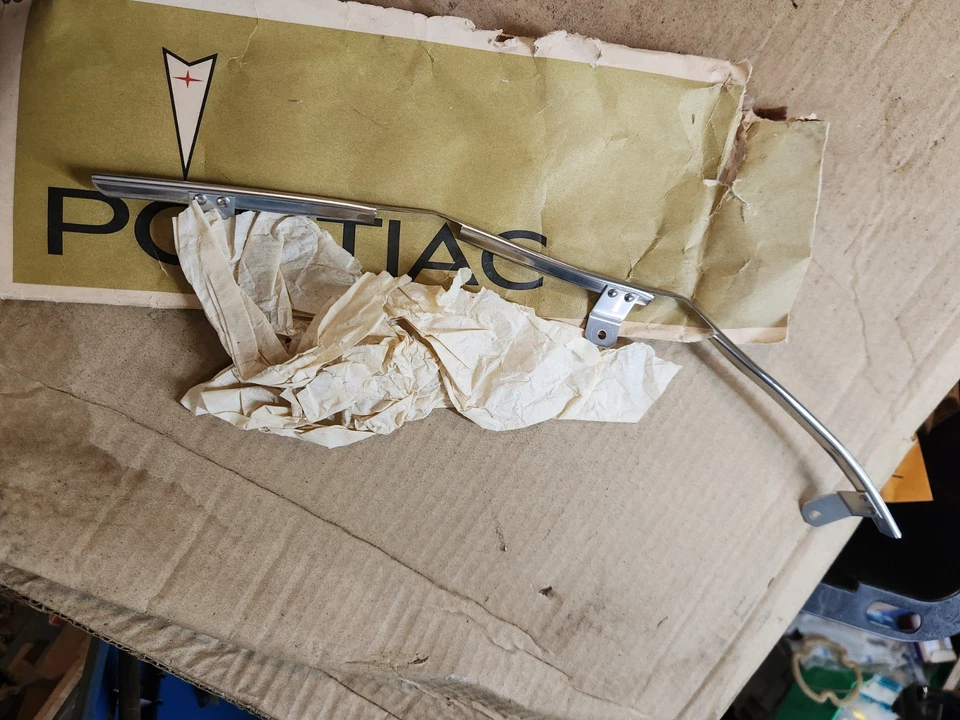 1967-68 NOS Pontiac 2 Dr Grand Prix protetor de borda de porta conversível - Imagem 2 de 2