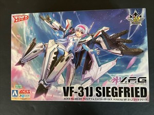Aoshima Variable Fighter Girls Macross Vf-31J Siegfried. New Open Box