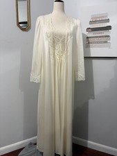 Vintage Olga Ivory Nylon Lace Nightgown Robe Set Regular Size M/L Eveningwear