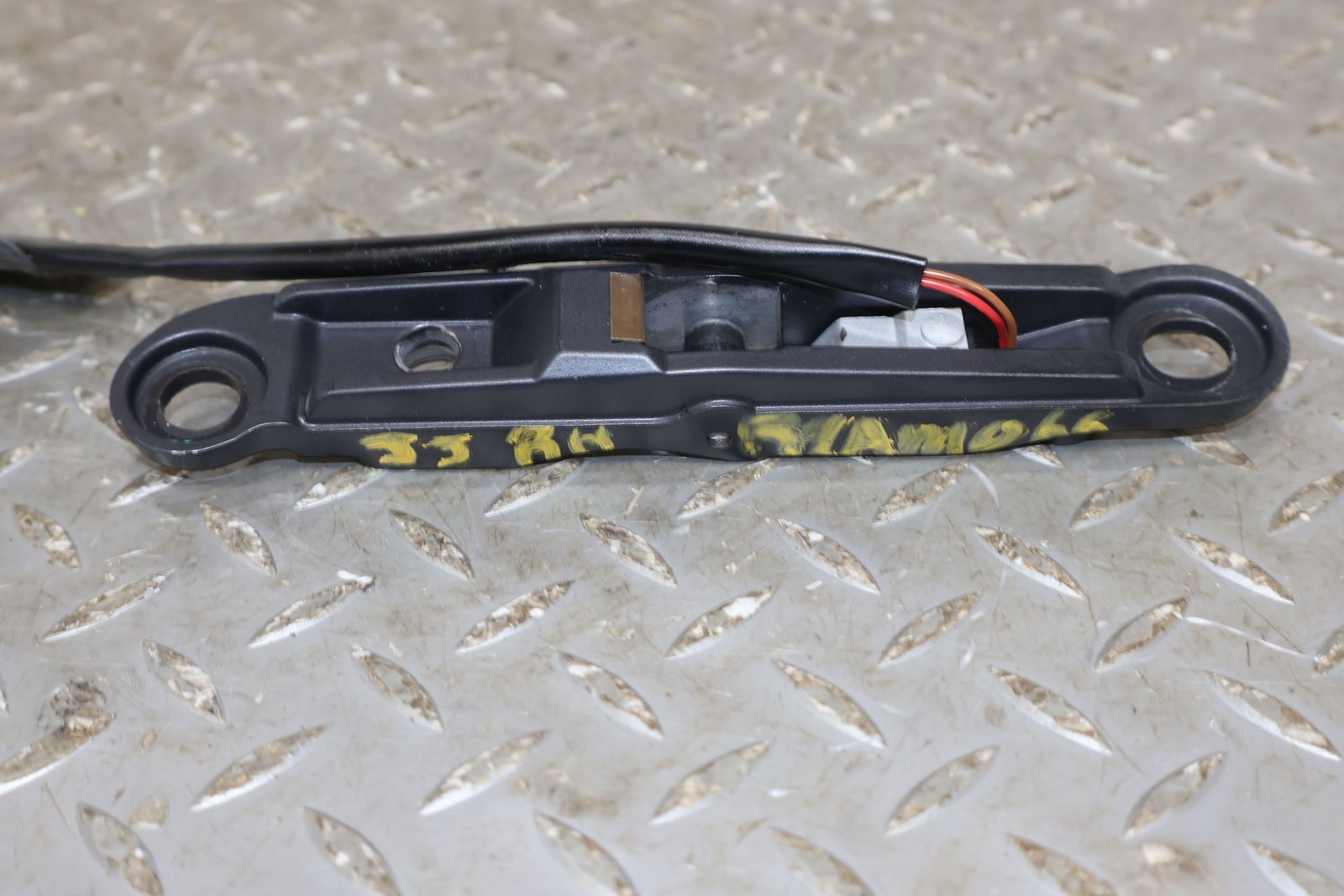 09 Aston Martin V8 Vantage Pair LH&RH Convertible Top Latches (Windshield Mount)