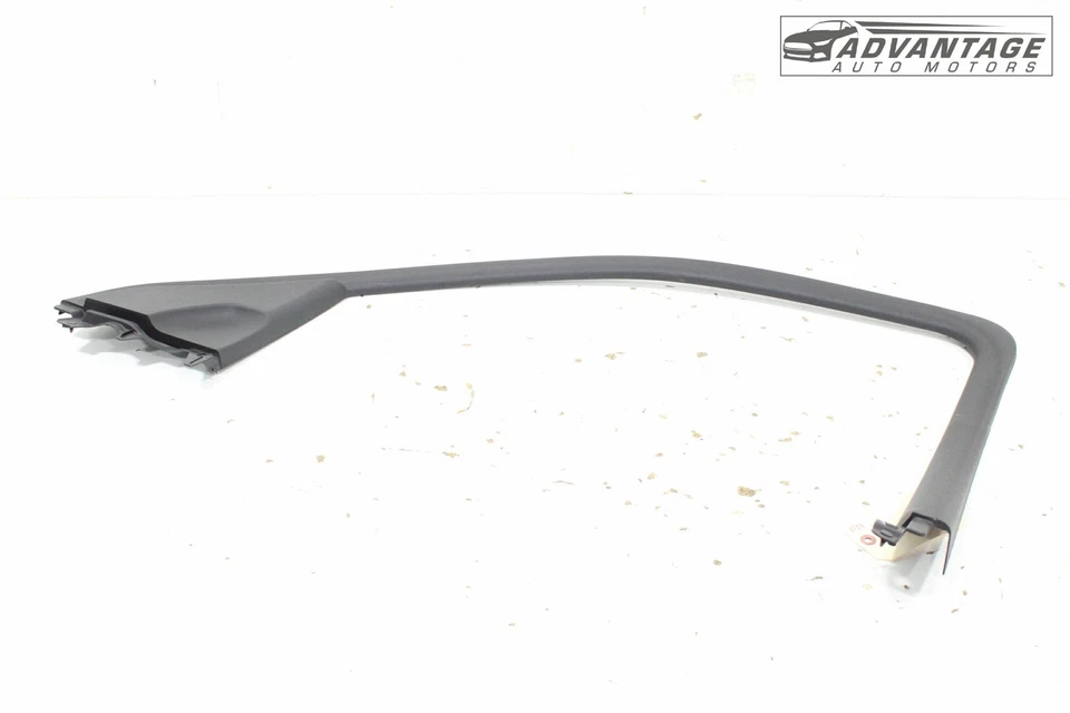 Chevrolet Silverado 1500 LD 2019 marco de ventana de puerta delantera derecha cubierta de moldura OEM Foto 2 de 4