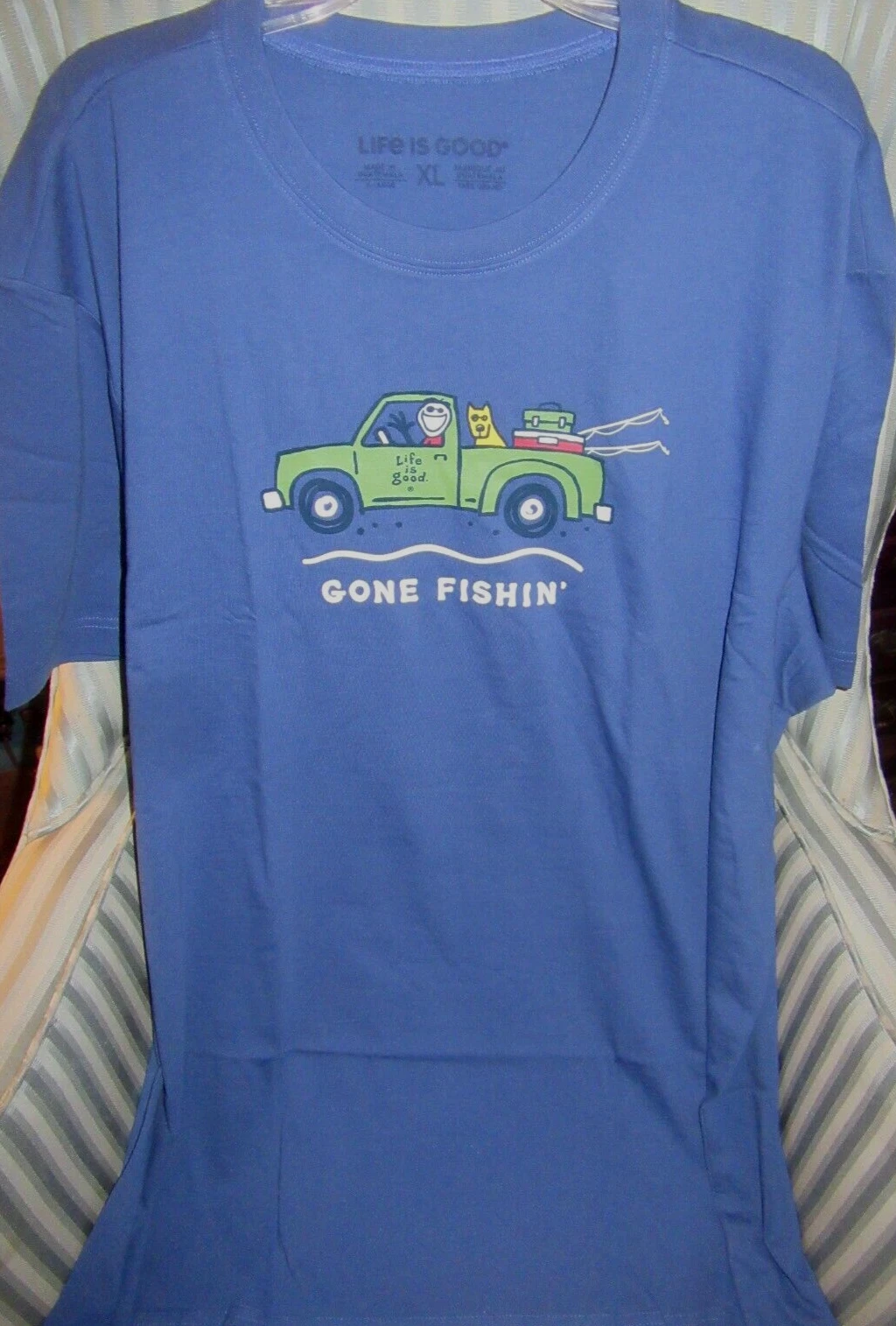 NWT... LIFE IS GOOD MEN S/S CRUSHER TEE JAKE $ ROCKET..."GONE FISHIN" (XL)
