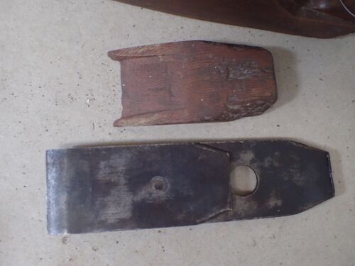 Antique Unmarked 10" Wood Plane - Lot 0003 - Picture 12 of 18