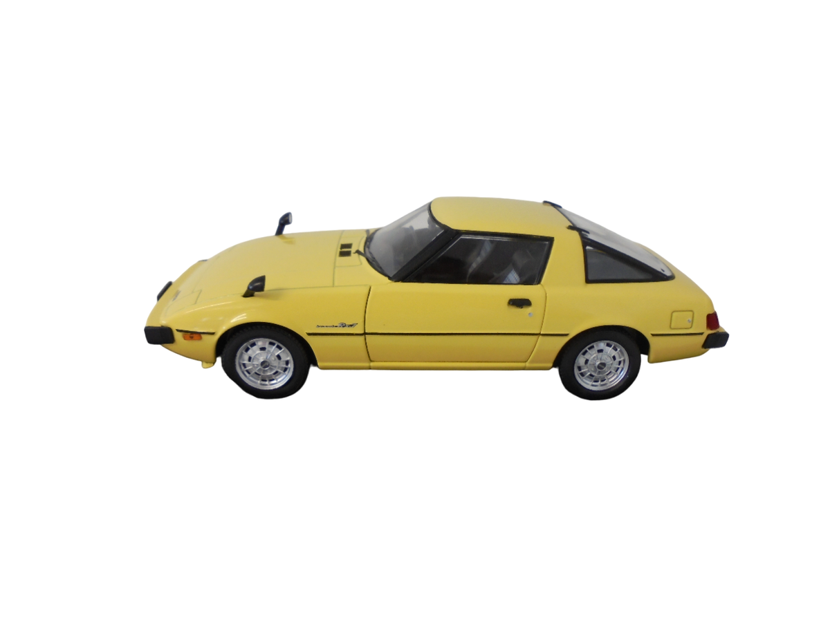 Mazda Savanna RX-7 SA22C (1978) 1:24 Hachette Diecast model Mazda Savanna RX-7 SA22C (1978) 1:24 Hachette Diecast model