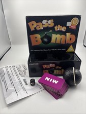 PASS THE BOMB Board Game Explosive Word Game #7476 1994