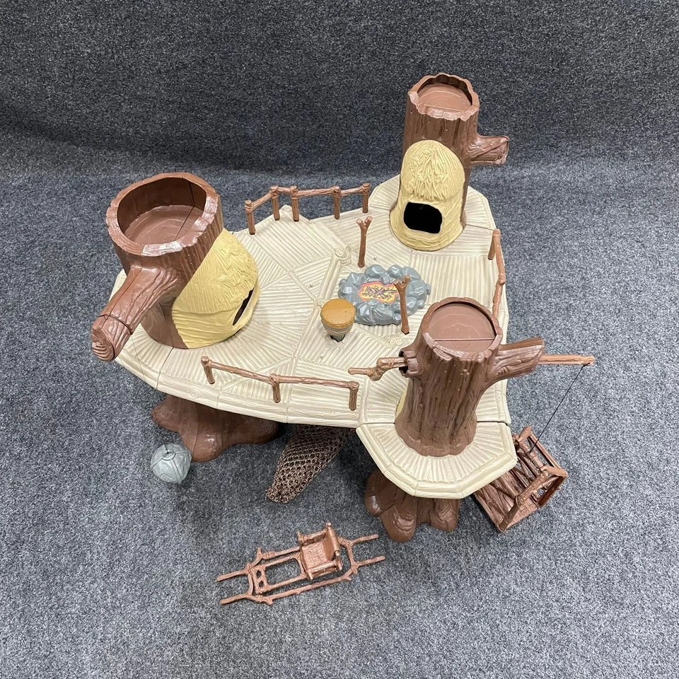 Kenner 1983 Star Wars Return Of The Jedi Ewok Village Action Playset 70520* - Image 2 of 4
