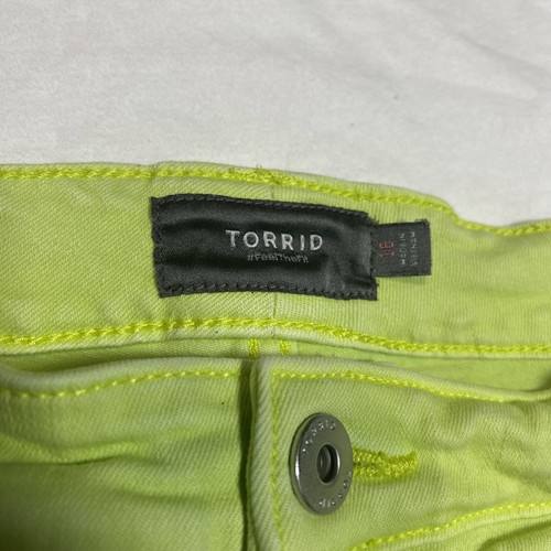 Pantaloncini jeans Torrid taglia 16 verdi elasticizzati tasche orli sfilacciati denim rilassato - Foto 2 di 6