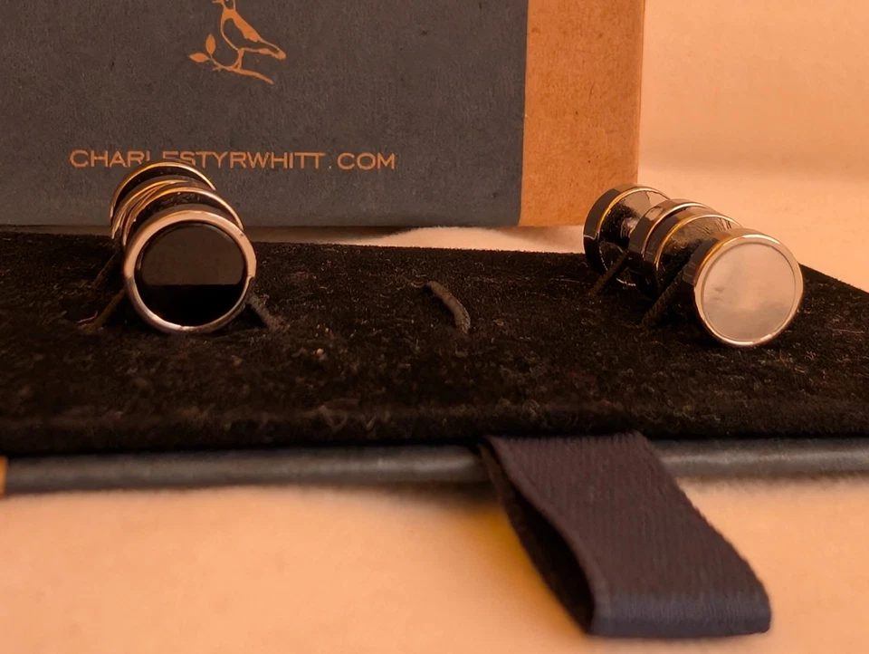 全新 Charles Tyrwhitt 珍珠母和玛瑙 晚礼服 耳钉 银色 盒装 — 第 3/4 张图片