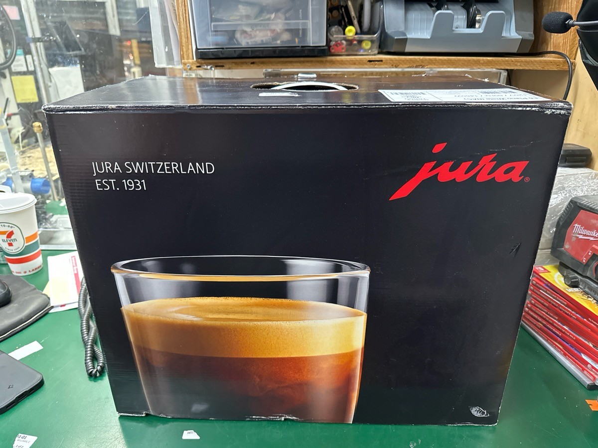Jura E6 Automatic Coffee Machine | Piano White (E10047331)