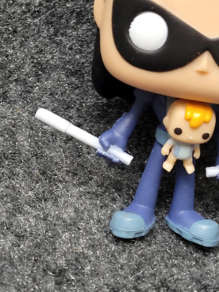 Figura Vinilo Funko Pop Nightwing con Bebé DC Comics Teen Titans Batman 2017 Col Foto 2 de 4