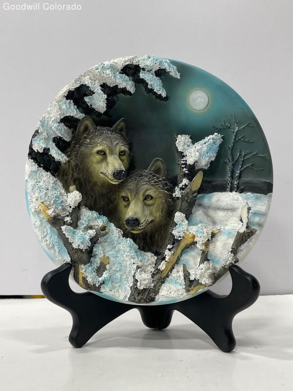 Wolves Winter Night Scene Decorative Plate 3D Relief Art Wildlife