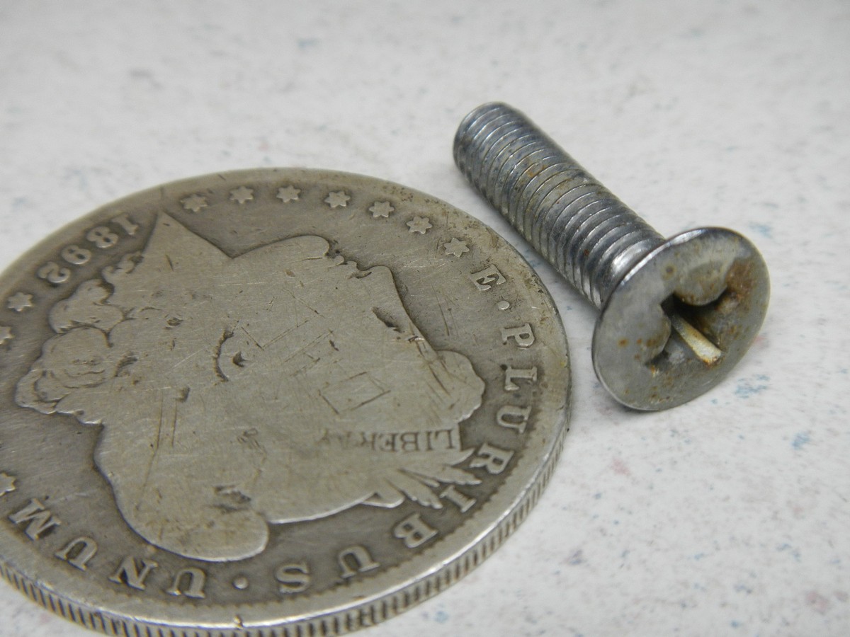 76 KAWASAKI KZ400 D3 CYLINDER HEAD SIDE COVER ROCKER STAY COVER