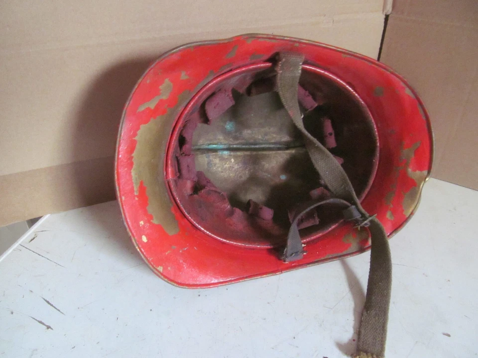 alter Sanitäter FFW Feuerwehr Metall  Messing Helm  Messin f Liebhaber + Sammler - Bild 4 von 4