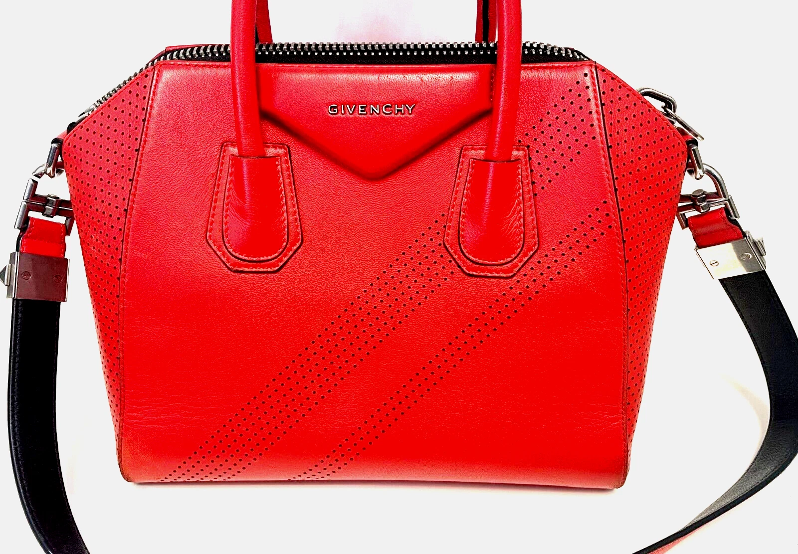 Givenchy — Givenchy Antigona Goatskin Sugar Small Red Bag Satchel