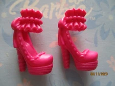 BARBIE DOLL / PAIR OF SHOES: BOOTS, PUMPS ....... (16)
