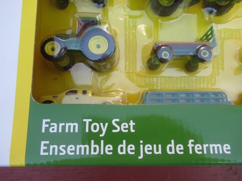 John Deere 20 piece Farm Toy Set by Tomy No. LP64813 in original box 1:64 scale - Picture 7 of 13