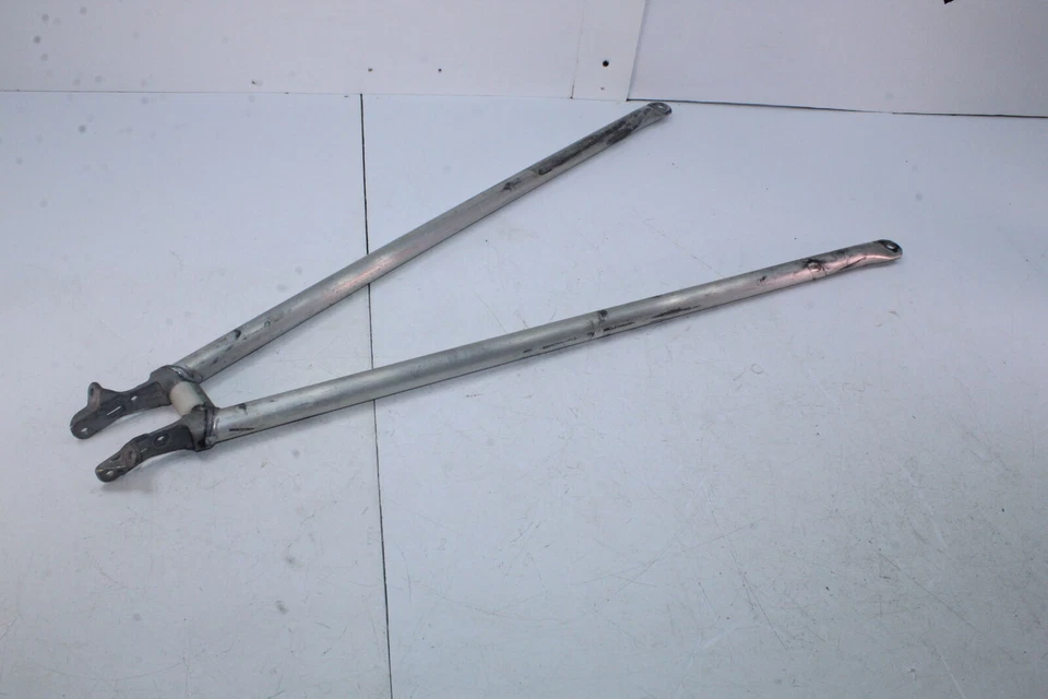 2010 Ski-doo Grand Touring 1200 Se 4 Tec Frame Chasi Support rear member - Image 4 of 4