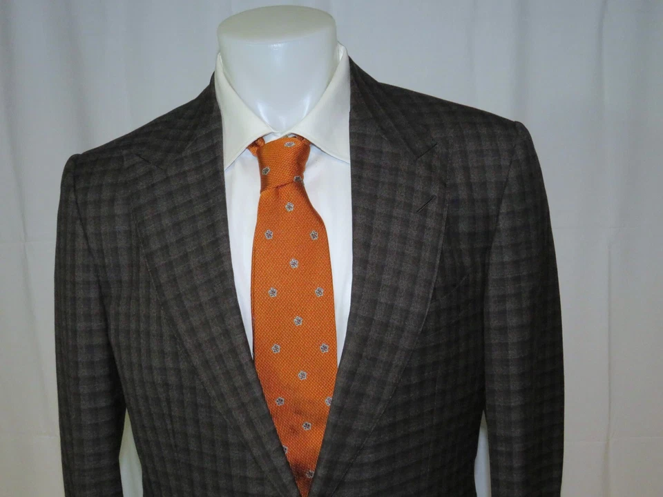 Traje Tom Ford Shelton Taupe Check Corriente Frente Plano Solapa Pico Dos Botones 42L Foto 4 de 4