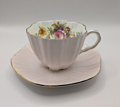 Foley Bone China Footed Teacup & Saucer EB 1948-63 Pink Scalloped Made England