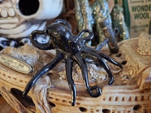 Vintage Old Aquarium Fishbowl Beautiful Ceramic Deep Sea Black Silk Octopus