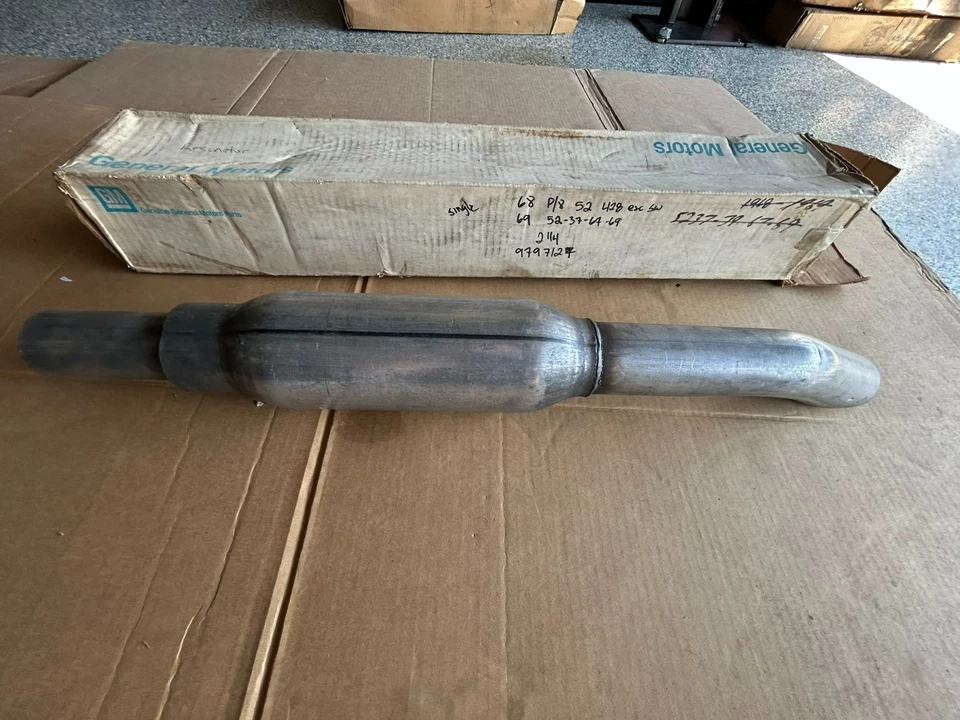 Nuevo de Lote Antiguo 1968 1969 Pontiac Catalina 2+2 428 tubo de escape resonador 2,25" 9797127 Foto 2 de 4